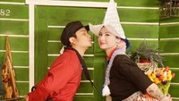 Sang kekasih Derby Romero tampak mesra kala berpose bersama Claudia Adinda. Dok. Instagram/miss_adinda_mae