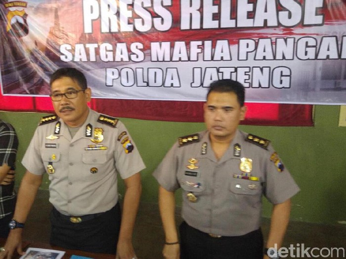 Ditangkap di Pagar Mapolda Jateng, MR Bawa Pisau dan Paku