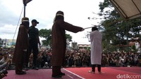 Cambuk berlaku di Aceh berdasarkan Qanun Jinayat (Perda) Nomor 7/2013. Yang diancam dengan hukuman cambuk yaitu kejahatan Maisir (judi), Ikhtilath (maksiat), Zina, Pelecehan seksua, khamar (minuman keras), Khalwat (mesum), Pemerkosaan dan Liwath (homoseks).