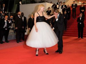 Foto: 5 Pasangan Selebriti yang Hobi Pamer Kemesraan di Karpet Merah
