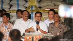 Gudang Penimbun Beras dan Gula Dibongkar