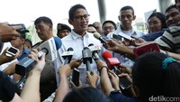 Sandiaga memberikan keterangan pers saat tiba di gedung KPK, Jakarta.