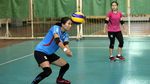 Melihat Atlet Voli Putri Berlatih
