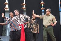 Saat Zulkifli Hasan Belajar Menari di UNJ