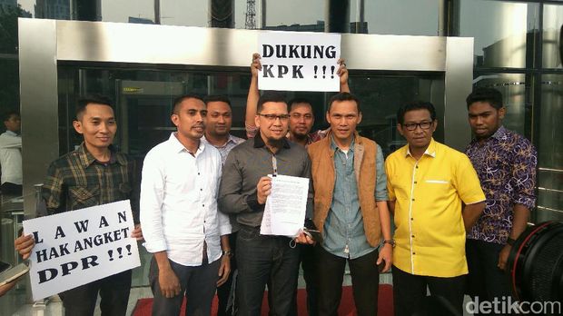 Kader Muda Golkar di gedung KPK.