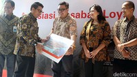 Hadir pada kesempatan tersebut perwakilan dari Garuda Indonesia sebagai airline partner dalam kerja sama penerbitan Kartu Kredit Garuda BNI sekaligus pemilik event GATF 2017 phase 1.
