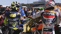 Rossi merangkai lima gelar juara dunia MotoGP beruntun pada MotoGP 2005. Praktis tak ada yang bisa meredamnya di atas Yamaha pada saat itu. (Foto: Robert Cianflone/Getty Images)