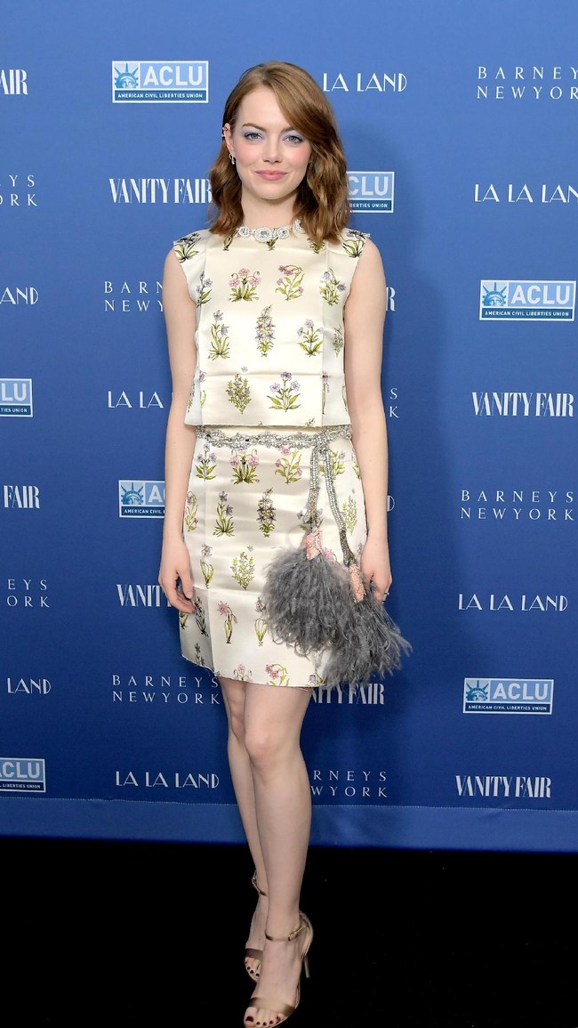 Emma Stone attends Vanity Fair and Barneys New York Private Dinner in Celebration of La La Land at Chateau Marmont on February 22, 2017 in Los Angeles, California.  (Photo by Charley Gallay/Getty Images for Vanity Fair)