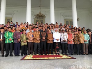 Jokowi Ajak Tokoh Lintas Agama Foto dan Makan Bersama