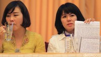 Air mata tampak membasahi pipi istri Istri Basuki Tjahaja Purnama (Ahok).