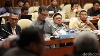 Isu pertama yang disepakati adalah syarat umur pemilih. Sembilan fraksi, kecuali NasDem, menyepakati syarat minimal pemilih, yaitu berusia minimal 17 tahun atau sudah/pernah kawin.