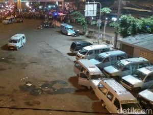 Ambulans Terus Berdatangan Ke Lokasi Bom Kampung Melayu