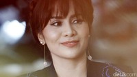 Meskipun telah menikah dan tinggal di Malang, Momo mengaku masih aktif di band yang membesarkan namanya itu.