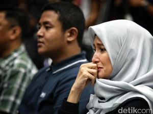Suami Divonis 2 Tahun 8 Bulan, Inneke Koesherawati Menangis