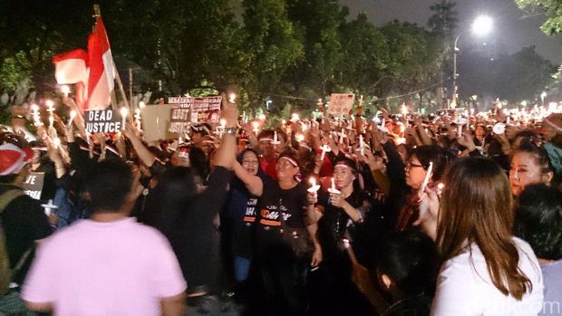 Usai Aksi Lilin di Balai Kota, Massa Pro Ahok Bubarkan Diri