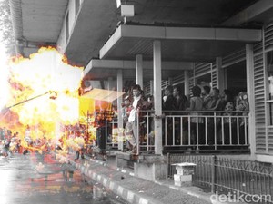 Tim Gegana Tiba di Lokasi Bom Kampung Melayu