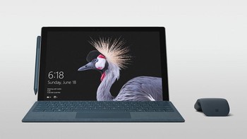 Beda yang paling ketara adalah posisi yang bisa dimiringkan hingga 165 derajat. Foto: Microsoft