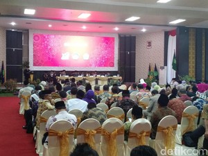 Jokowi Hadiri Pengukuhan Guru Besar Ekonomi Syariah KH Maruf Amin
