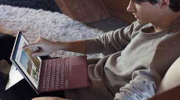Surface Pro yang baru diklaim bisa menyala hingga 13,5 jam. Foto: Microsoft