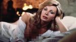 Para Wanita Cantik di Sekeliling Roger Moore dalam James Bond