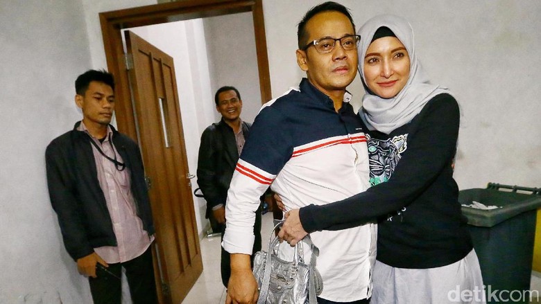Suami Jadi Tersangka, Inneke Koesherawati Masih Berstatus Saksi Suami Jadi Tersangka, Inneke Koesherawati Masih Berstatus Saksi