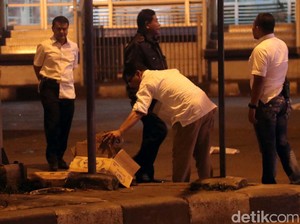 Polisi Olah TKP Ledakan Bom Kampung Melayu