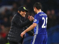 Salah satunya adalah Cesar Azpilicueta, yang dulu jadi andalan wing back Conte (Getty Images)