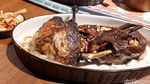 Enaknya Bebek Betutu dan Lidah Sapi Bakar Autentik Indonesia di Kaum Jakarta