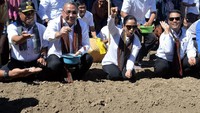Hadir Menteri Desa, PDT dan Transmigrasi Eko Sandjojo, Menteri BUMN Rini Soemarno dan Menteri Pertanian Amran Sulaiman dalam kunjungan kerjanya di Dusun Lebak Daya, Desa Sembalun Lawang, Lombok Timur, NTB, Rabu (24/5/2017).  Foto: dok. Kemendes PDT