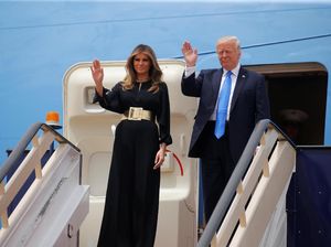 Foto: 11 Penampilan Stylish Melania Trump Saat Kunjungan Kenegaraan Pertama