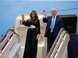 Foto: 11 Penampilan Stylish Melania Trump Saat Kunjungan Kenegaraan Pertama