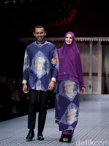 Foto: Inspirasi Seragam Lebaran Syar'i Ala 5 Pasangan Selebriti