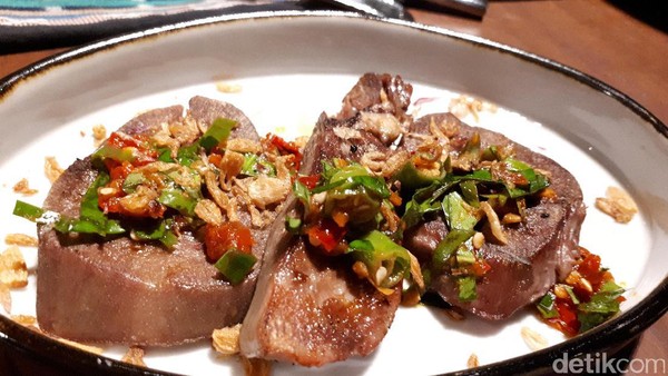 Enaknya Bebek Betutu dan Lidah Sapi Bakar Autentik Indonesia di Kaum Jakarta