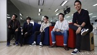 Mereka datang untuk membagi cerita soal single terbarunya yang dipersembahkan untuk Momo yakni, Cinta Itu Kamu.