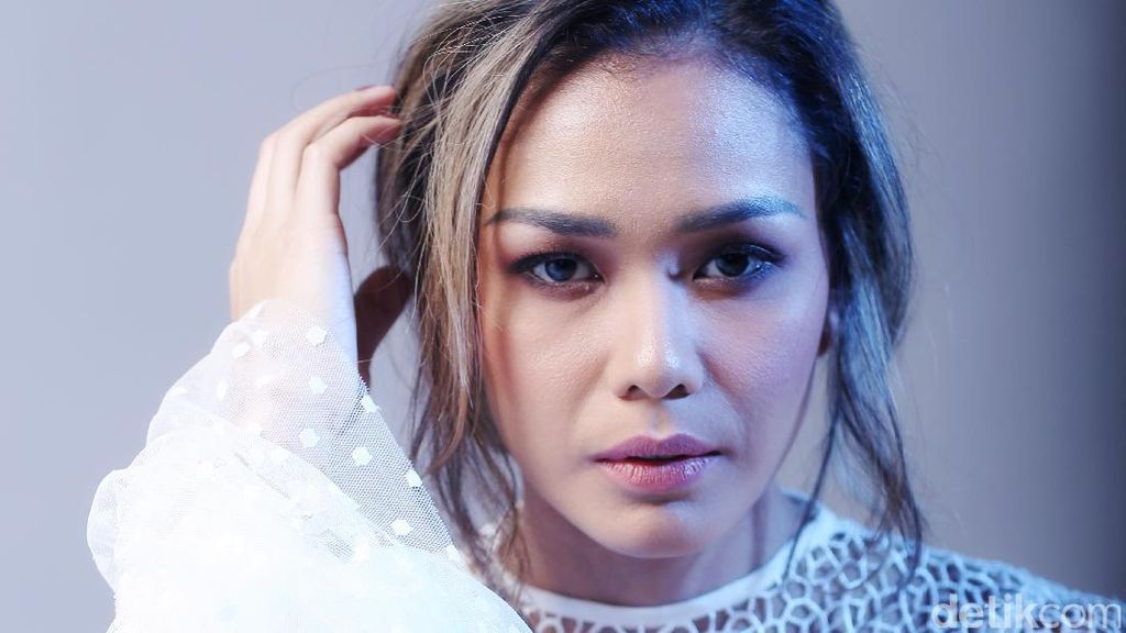 Sara Wijayanto Doakan Adinia Wirasti Jadi Sutradara