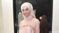 Sosok Arini yang diperankan Laudya Cynthia Bella diganti oleh Nesa Aqila, Puteri Muslimah 2015. Pool/Noel/detikFoto.