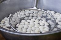 Yuk, Racik Sendiri Mie Bakso Pangsit Kuah yang Gurih Segar