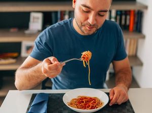 Mengunyah Makanan Pelan-pelan Bisa Turunkan Berat Badan, Ini Faktanya