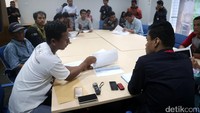 Perwakilan warga Pulau Pari diterima di kantor Ombudsman.