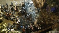 Para korban tampak tergeletak.