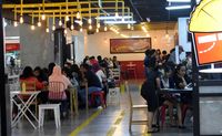 Panties Pizza: Mulur Gurih! Pizza Lipat dengan Isian Keju hingga Cokelat