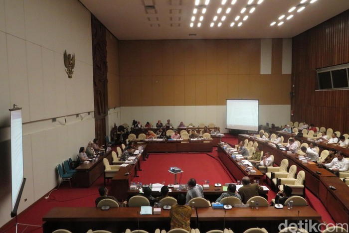 Pansus DPR Tunda Pembahasan Dana Saksi Parpol di TPS