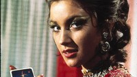 Jane Seymour menjadi aktris yang dikenal sebagai Bond Girl (imdb)