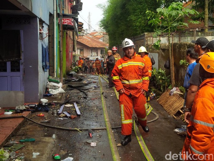 Sembilan Rumah Kontrakan di Dago Habis Terbakar