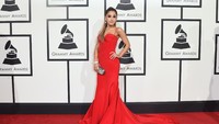 Ariana memang aktif banget di Snapchat, berbagai macam kegiatan selalu dipertontonkan ke para fans. Foto: Jason Merritt/Getty Images)