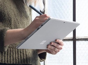 Microsoft Siapkan Surface Versi Murah