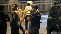 Pantauan detikcom sekitar pukul 22.30 WIB, Iriawan tiba di lokasi. Dia disambut oleh Kapolres Metro Jakarta Timur Kombes Pol Andri Wibowo.