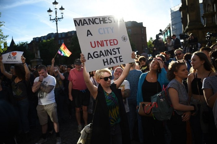 Seorang Pria Ditangkap di Old Trafford Terkait Bom Manchester