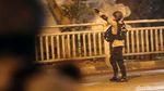 Lokasi Bom Kampung Melayu Jadi Tontonan