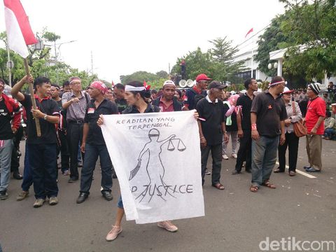 Dari MA, Massa Pro Ahok Beranjak ke Depan Balai Kota